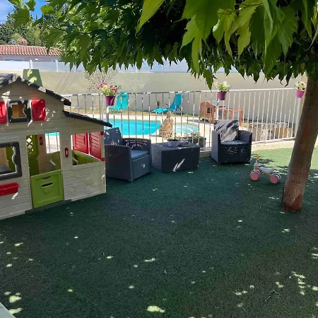 Climatise Avec Piscine, Proche De La Vestric-et-Candiac