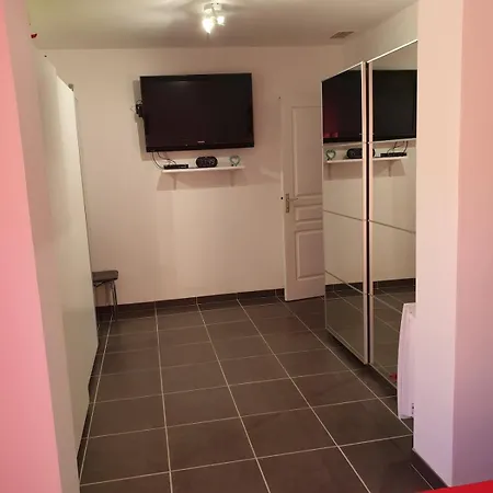 Climatise Avec Piscine, Proche De La Villa