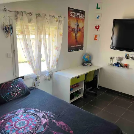 Villa Climatise Avec Piscine, Proche De La