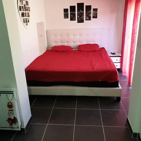 Villa Climatise Avec Piscine, Proche De La *