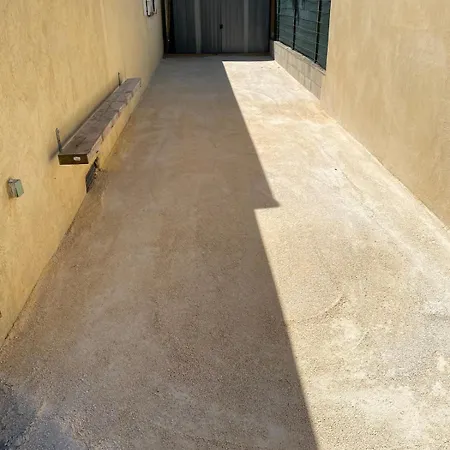 Climatise Avec Piscine, Proche De La