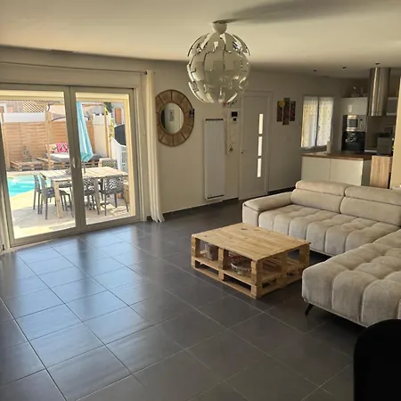 Villa Climatise Avec Piscine, Proche De La