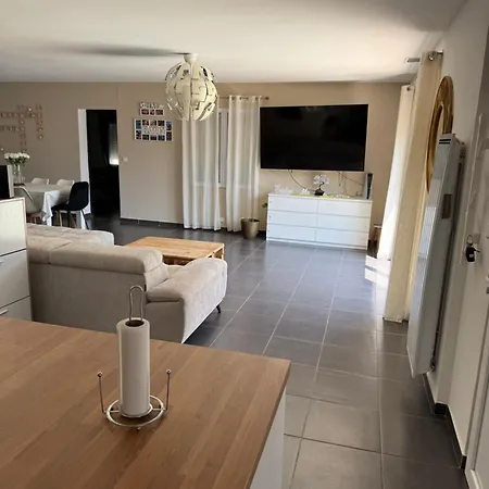 Climatise Avec Piscine, Proche De La Villa